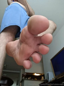 Suck them toes