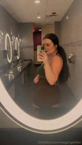 Gym selfiessss gt gt gt gt loving this 60 degree weather