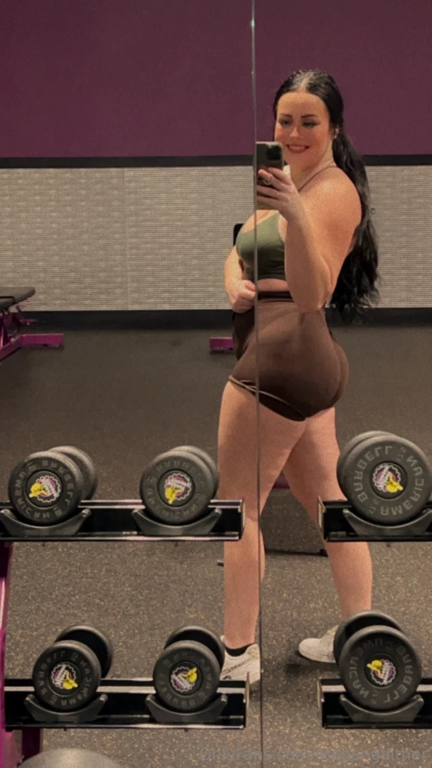 Gym selfiessss gt gt gt gt loving this 60 degree weather part 1 