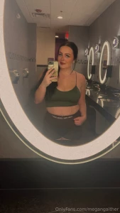 Gym selfiessss gt gt gt gt loving this 60 degree weather part 2