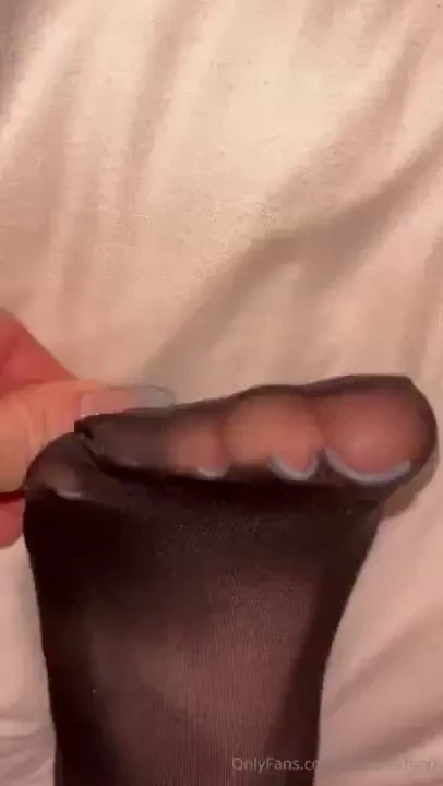 Do you want to see me do a sexy fj in my nylons 