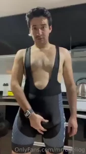 As quedo despu s de pasear en bici gay bulge dick part 2