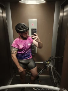 Retour de v lo avec une bonne mi molle bien gonfl tu aime bien la tenu part 1