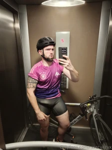 Retour de v lo avec une bonne mi molle bien gonfl tu aime bien la tenu part 2