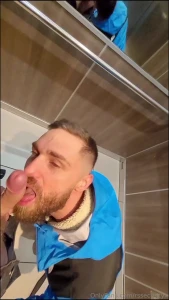 La suite du sejour avec le sexy spatial au menu il me pompe en allant