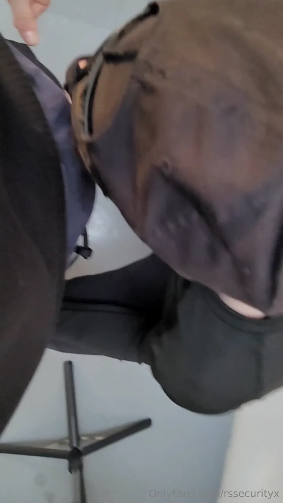 J ai juter en lui il voulait garder un souvenir de moi pour son retour 