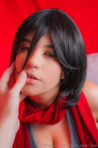 My lips are very smooth i love to feel a hard cock with them