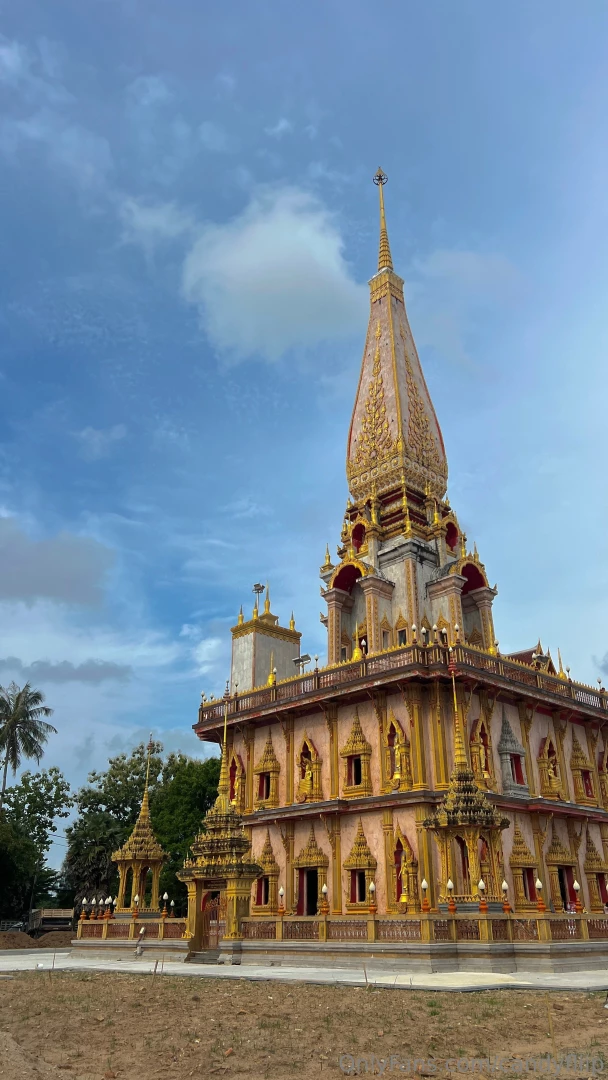 Mm such views are sometimes just mesmerizing i love the architecture 