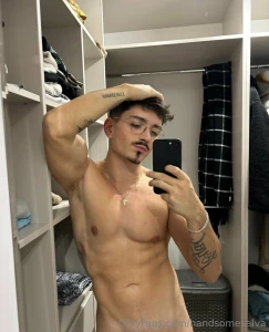 I m so bored in my wardrobe right now cum hit me up