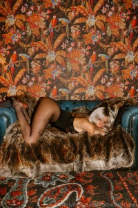 Can i get your attention lets chat