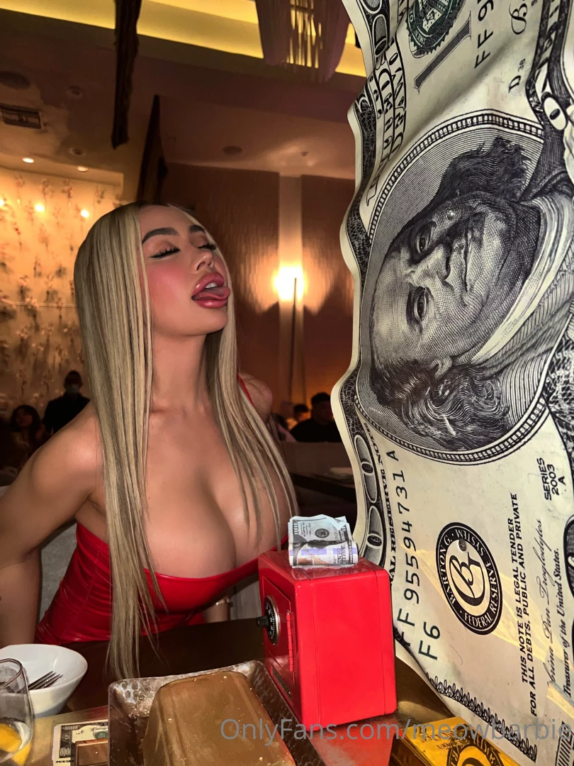 Can u take me out to dinner and help me take cute pics then i ll let u 