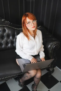 Comenc a subir en shockph la entrevista a secretaria que le hice a
