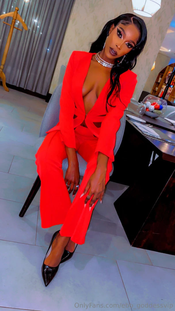 The red looks perfect in me 