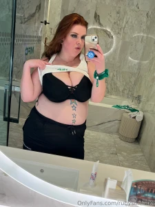 Who doesn t love some good bathroom selfies part 6