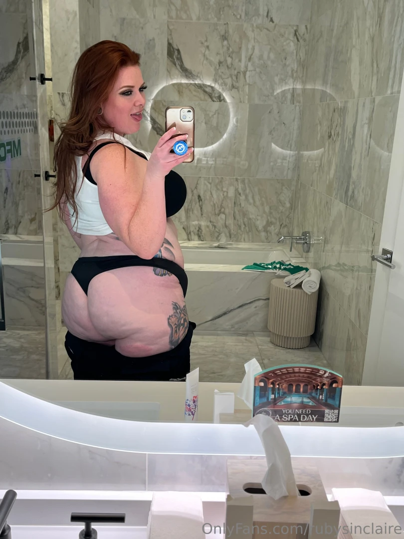 Who doesn t love some good bathroom selfies part 1 