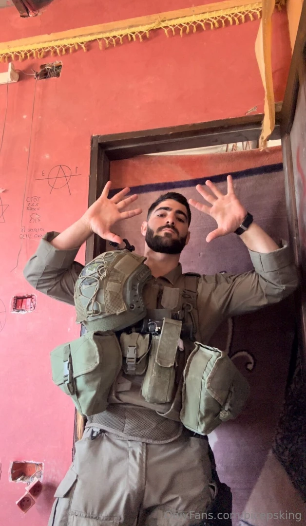 Tip 10 and get a special kind of gift 5 subs max 