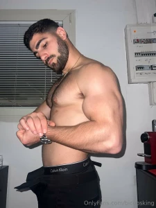 I m feeling like i could make some use of you tonight dm me boys