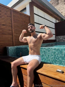 What do you say wanna see this white boxer wet