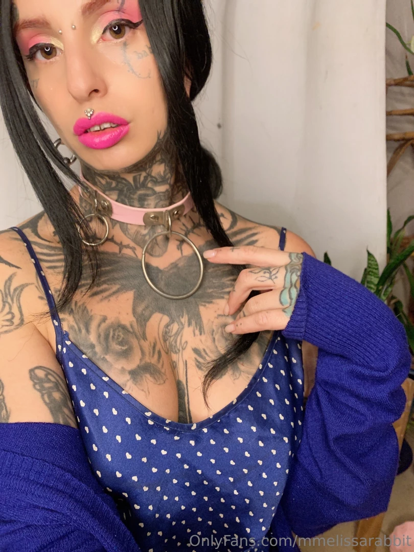 I feel pretty dressed in blue what do you think do you prefer me naked 