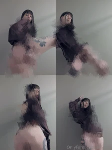 Scroll to the end of this set for one of the most glorious pussy