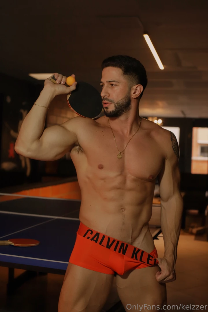 Hi would you like to play pin pong with me hola te gustar a jugar pin 