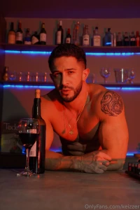 Hi today i ll buy you a drink the rest is a surprise hola hoy yo te