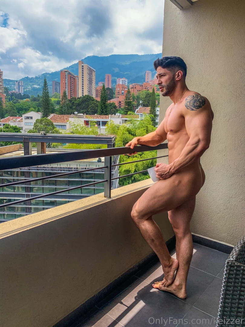 Naked on the balcony of my accompanied by tea to welcome the week 