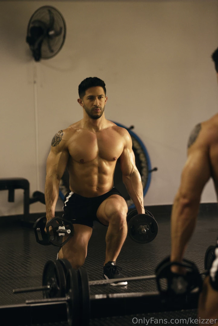 Afternoon of a long workout to keep me fit hard and muscular for you 