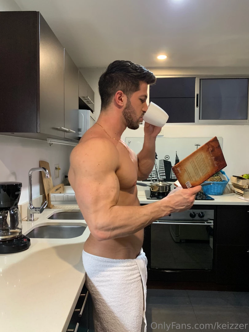 A quiet morning accompanied by a coffee and a book to start the day 