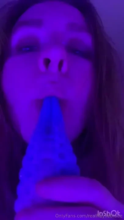 I loooove the way the tentacles feet on my clit and inside me 