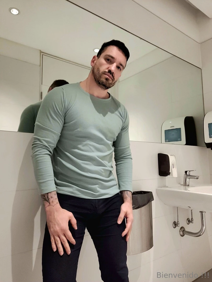 Vestido o semi desnudo 