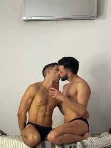 Dicen que parecemos hermanos te gusta esa fantas a veni a disfrutarla