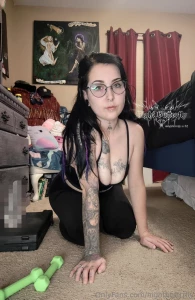 Hi i got up early this morning and did my workout routine like a good part 1