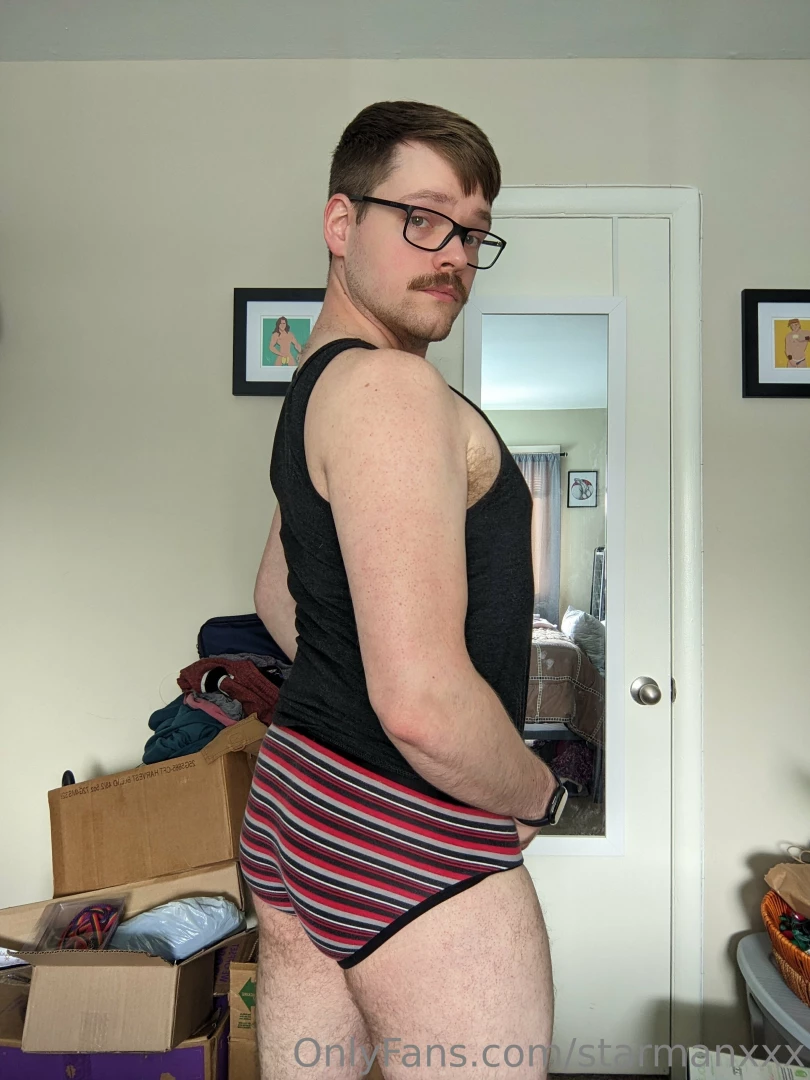 Hey babe i got your hump day snack 