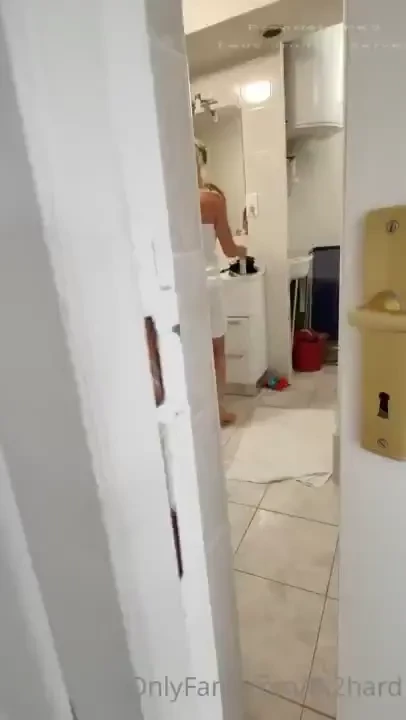 Hey mon petit bonbon sous la douche avec mon stepbro je re ois une part 6 