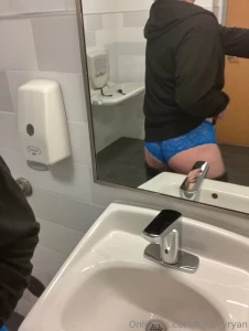 Happy monday here s me having fun at work that cumshot made me feel part 2