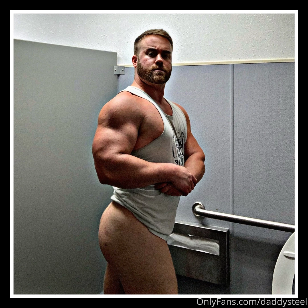 Dropping my shorts in this ca heat now lick the sweat off my ass 