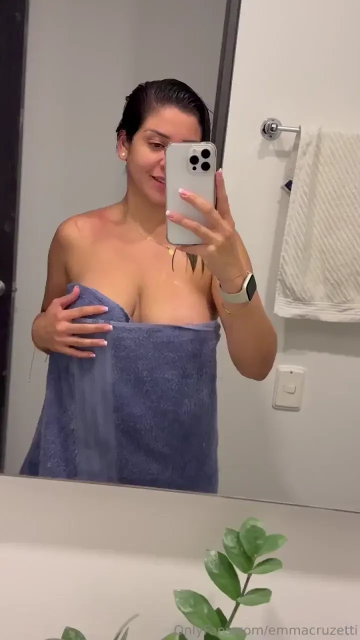 Un poco sensual mientras salgo de la ducha a little sensual as i get 