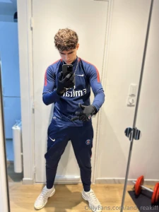 Je kiff cet ensemble pas toi this tracksuit is so hot right part 1