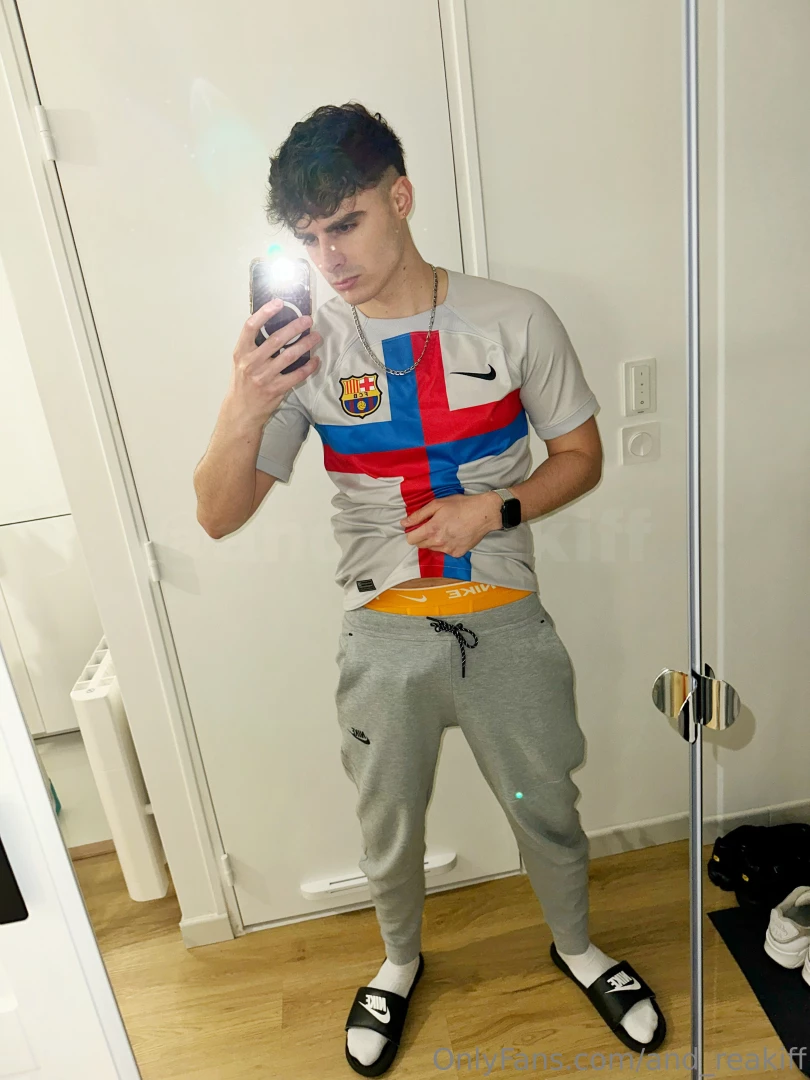 Branle en full nike et dosage sur survet full nike jerking off and part 1 