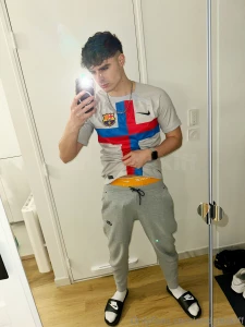 Branle en full nike et dosage sur survet full nike jerking off and part 1