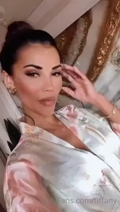 Sending kisses and sneak peeks 