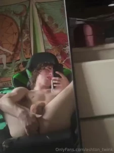Some short vids of me jerking and fingering who s gonna come join me part 6