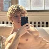 blondecurlyboy