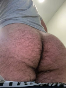My hairy ass gets so musky after the gym part 2