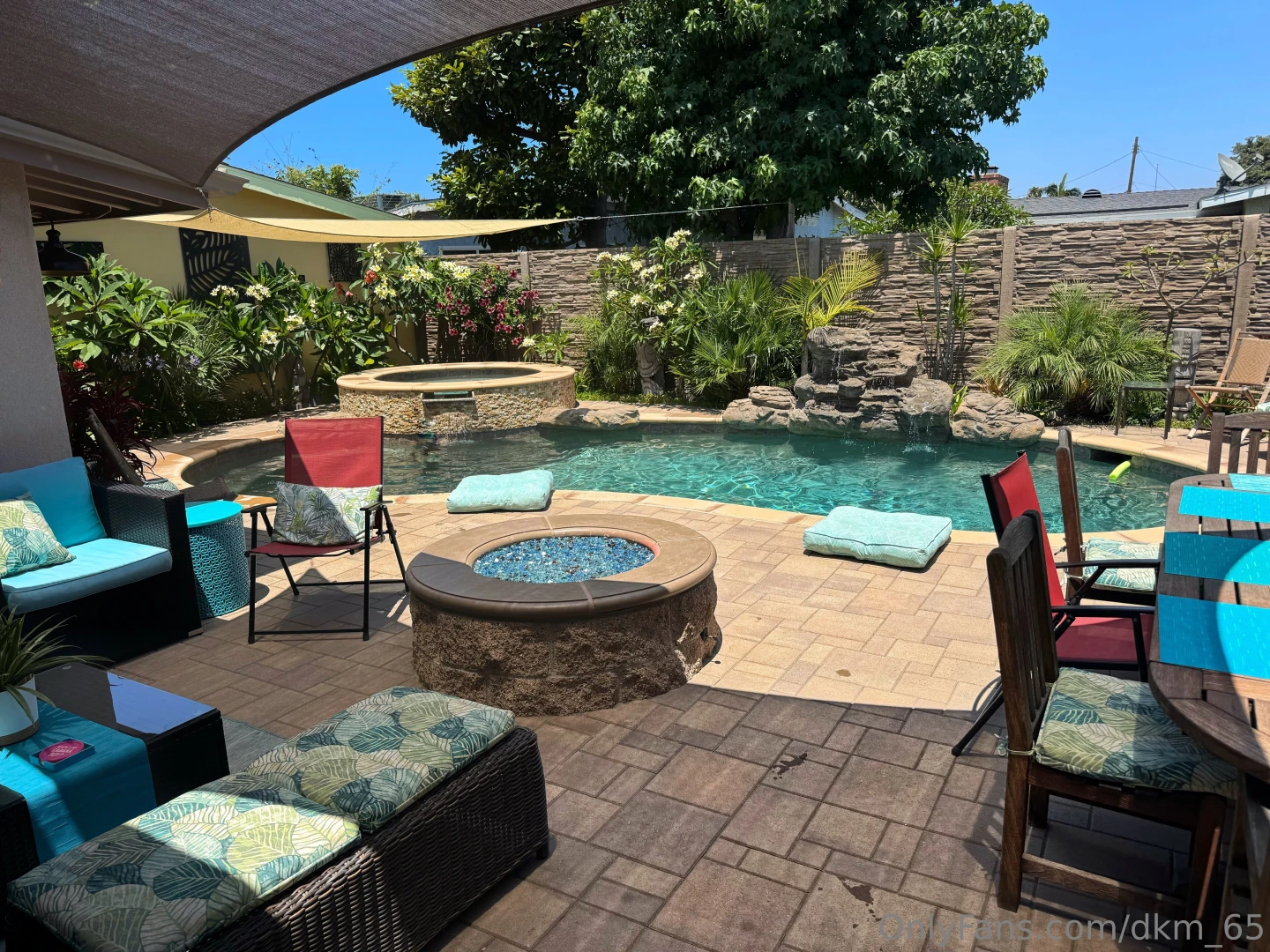 Quite before the storm pool party today bbq ing 3 to-tips and 2 