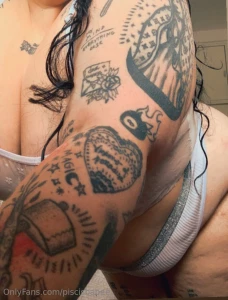 This curvy and horny baby with natural boobs and big ass wanna play