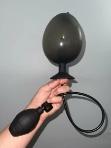 Mmm my ballon buttplug is fixed i can t wait to stretch my hole to the