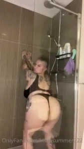 Evening oily ass