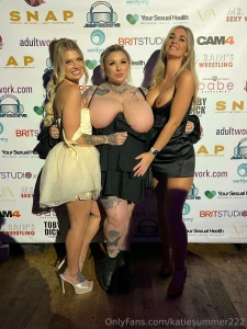 I love having fun with friends ravenouswife robynquinn part 2